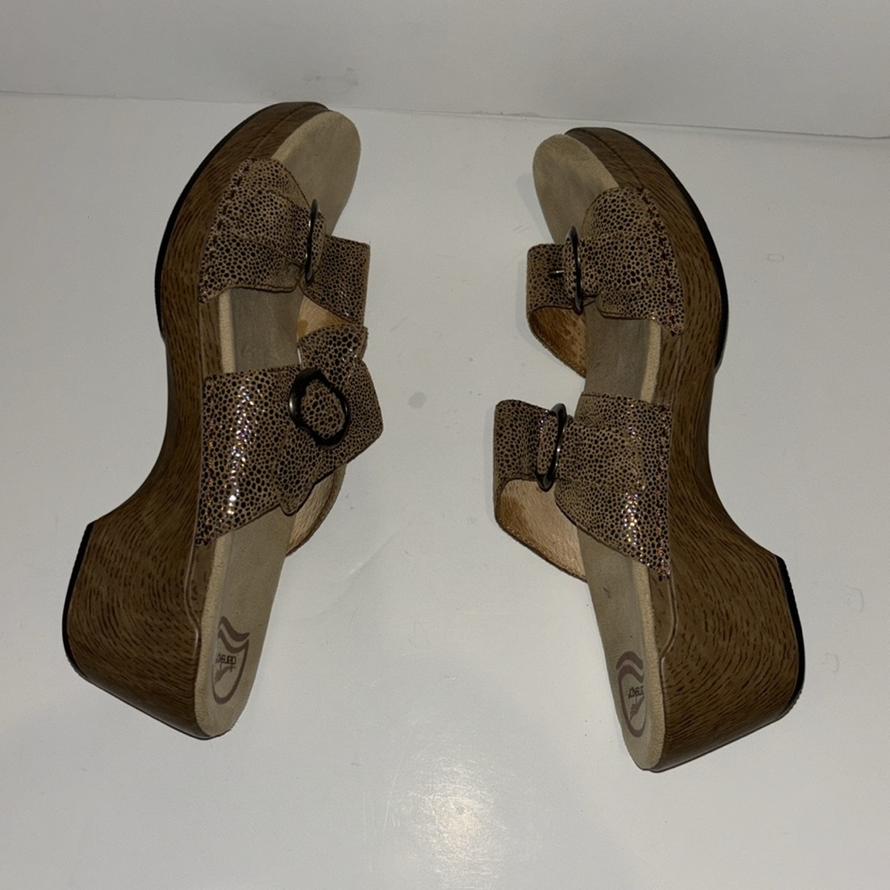 Dansko Shoes | Dansko Sophie
Metallic Tan Pebbled Leather... - Picture 5 of 7